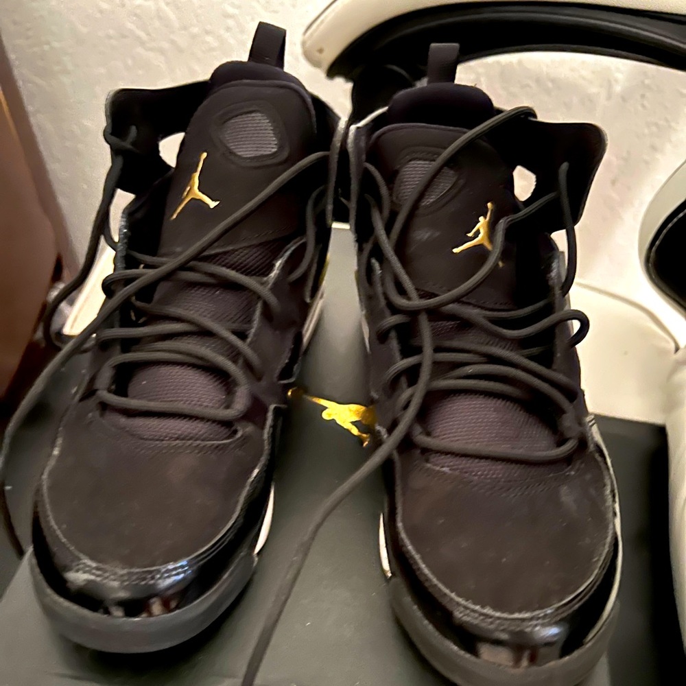 Jordan Sneakers Size 5.5 Kids